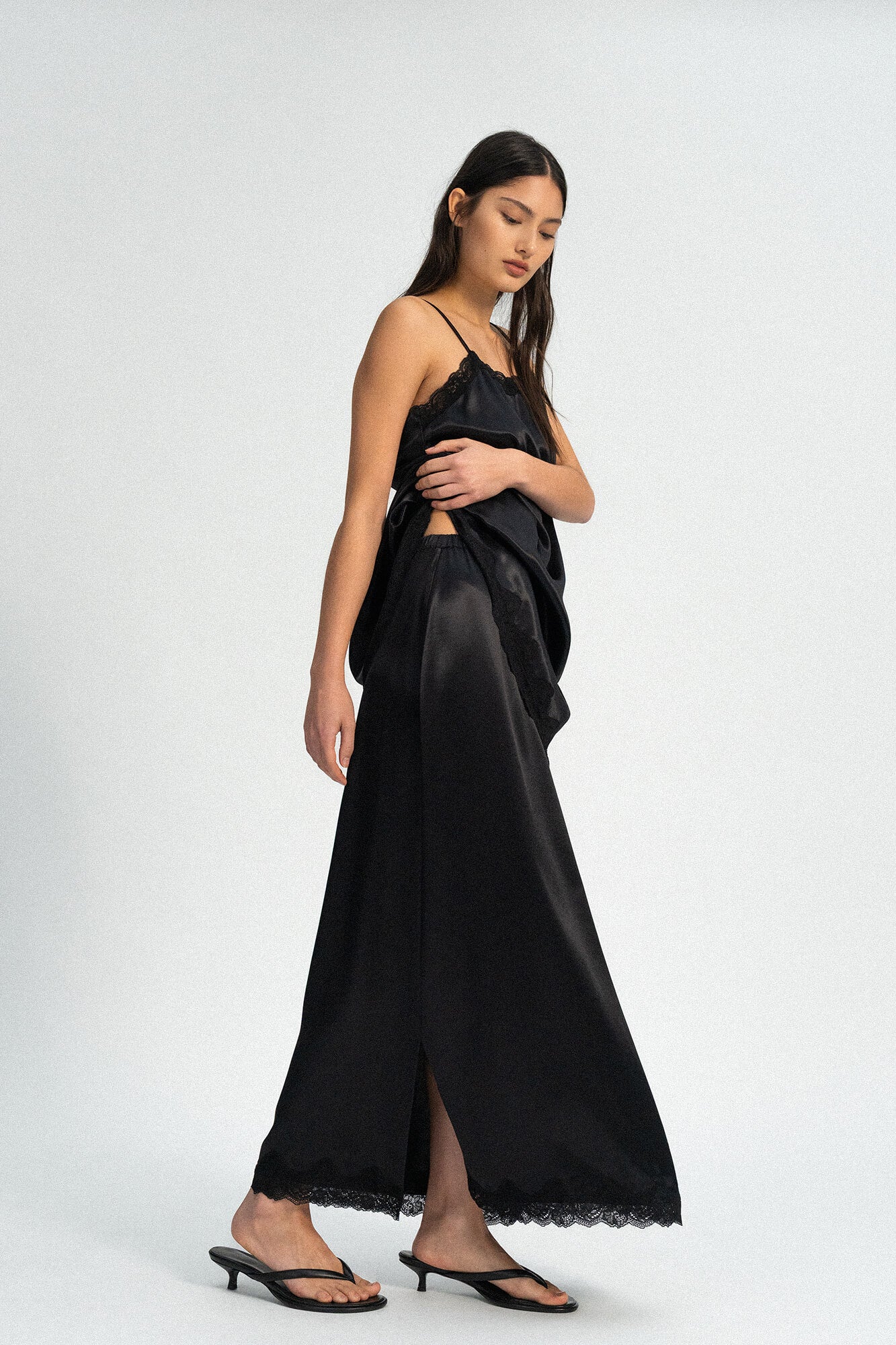 Rock Lacie in Schwarz von der Seite by VIVAL.STUDIO