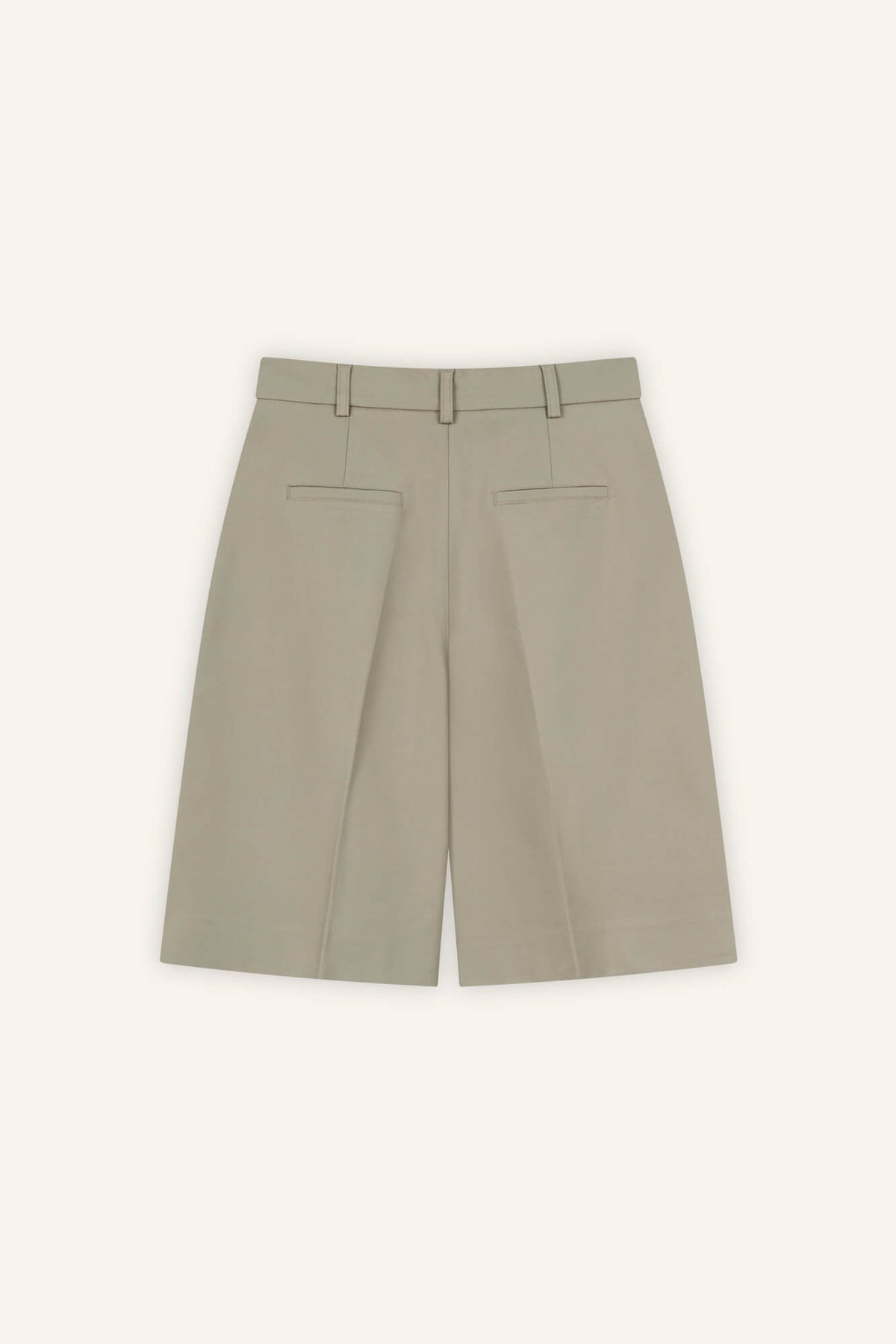 Shorts Alba in Sandstone von hinten by VIVAL.STUDIO