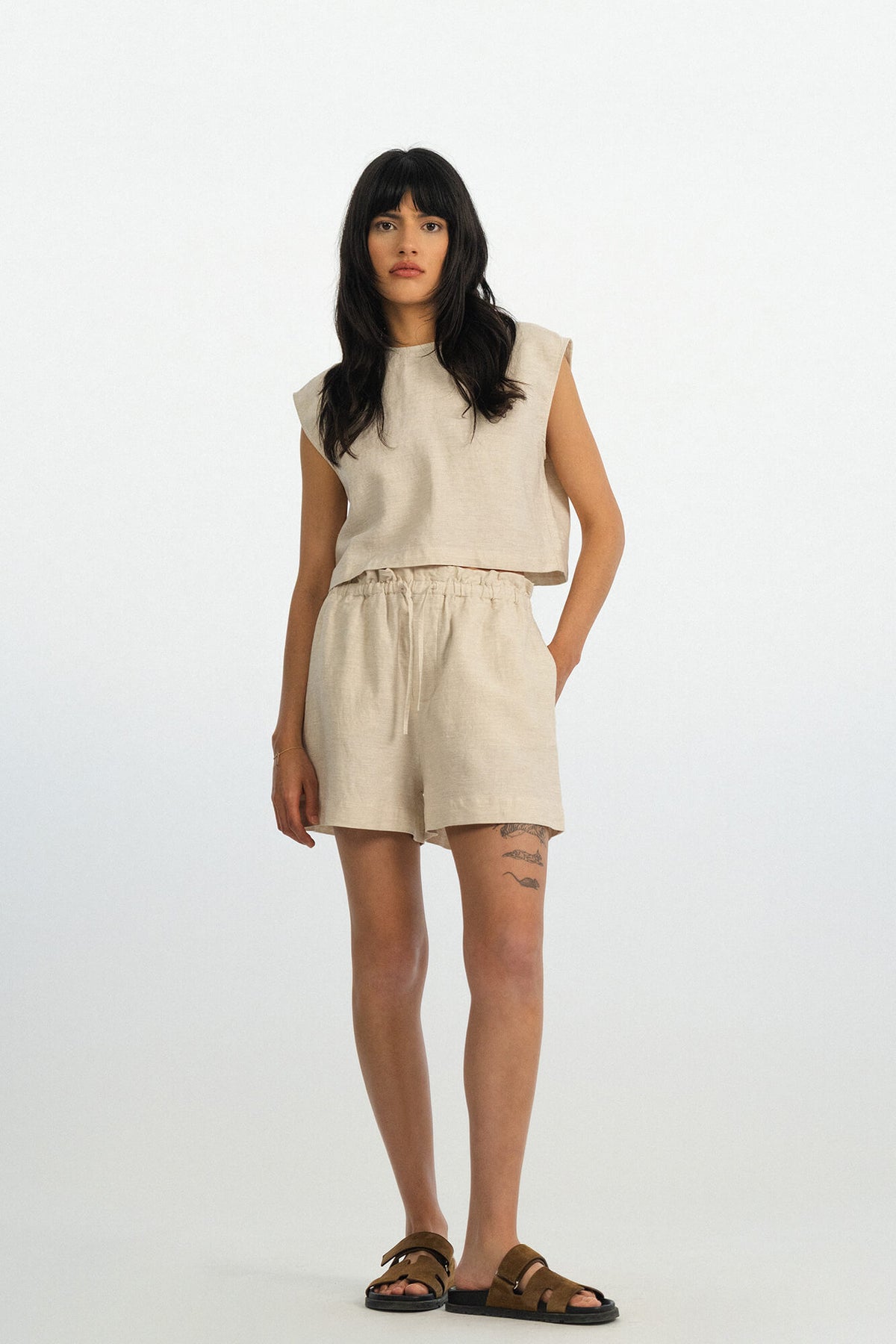 Shorts Linn in Oatmeal von vorne by VIVAL.STUDIO