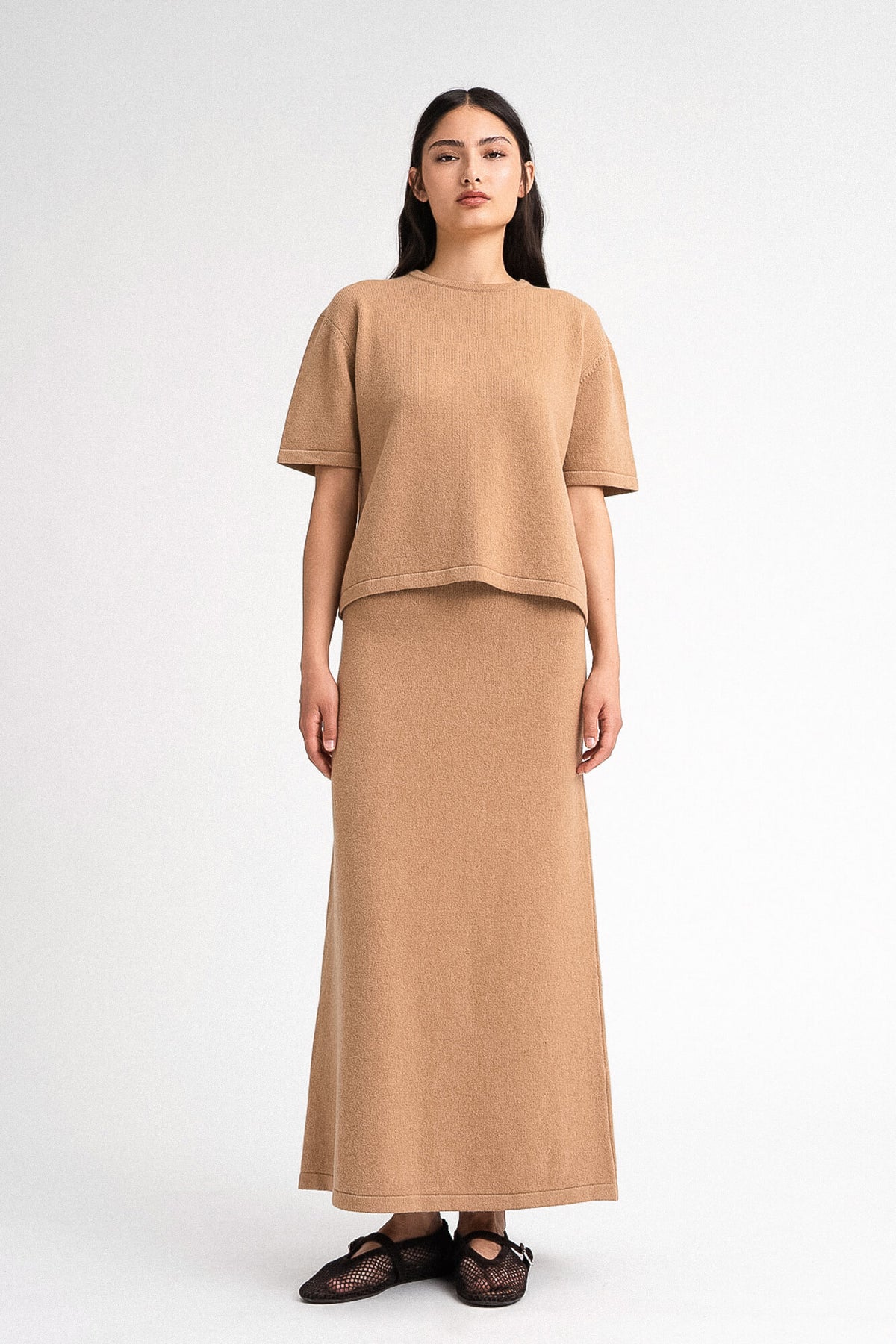 T-Shirt Lindsay in Camel von Vorne by VIVAL.STUDIO