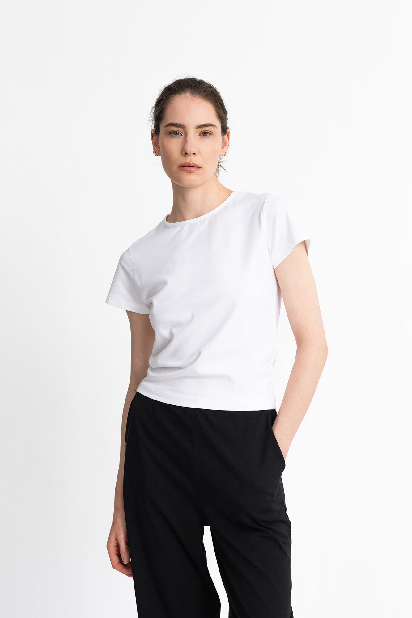 T-Shirt Mini Lou in Weiß von vorne by VIVAL.STUDIO