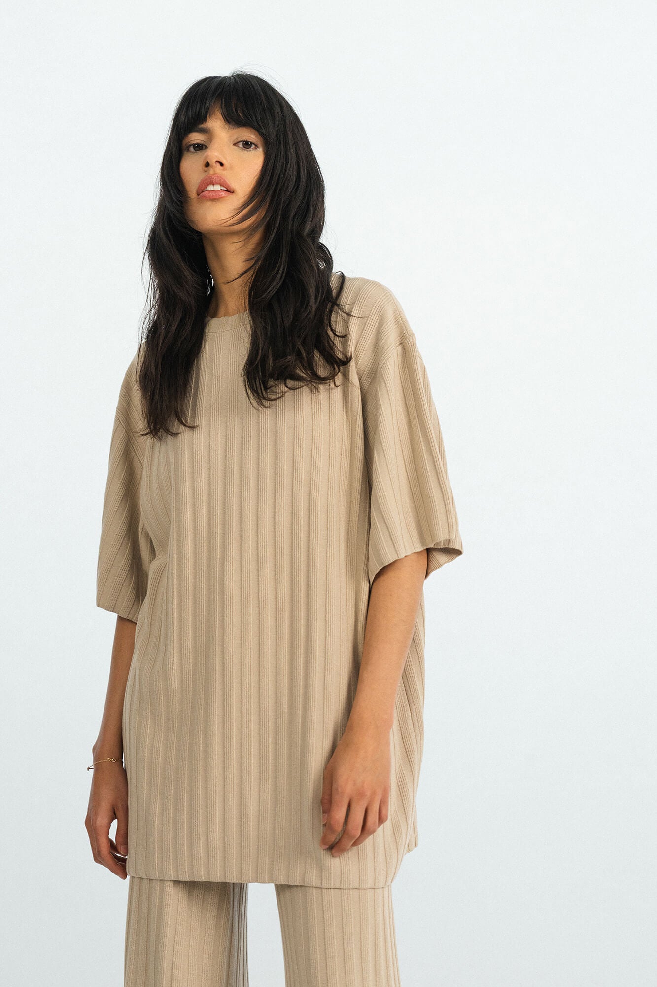 T-Shirt Romy in Oatmeal von vorne by VIVAL.STUDIO