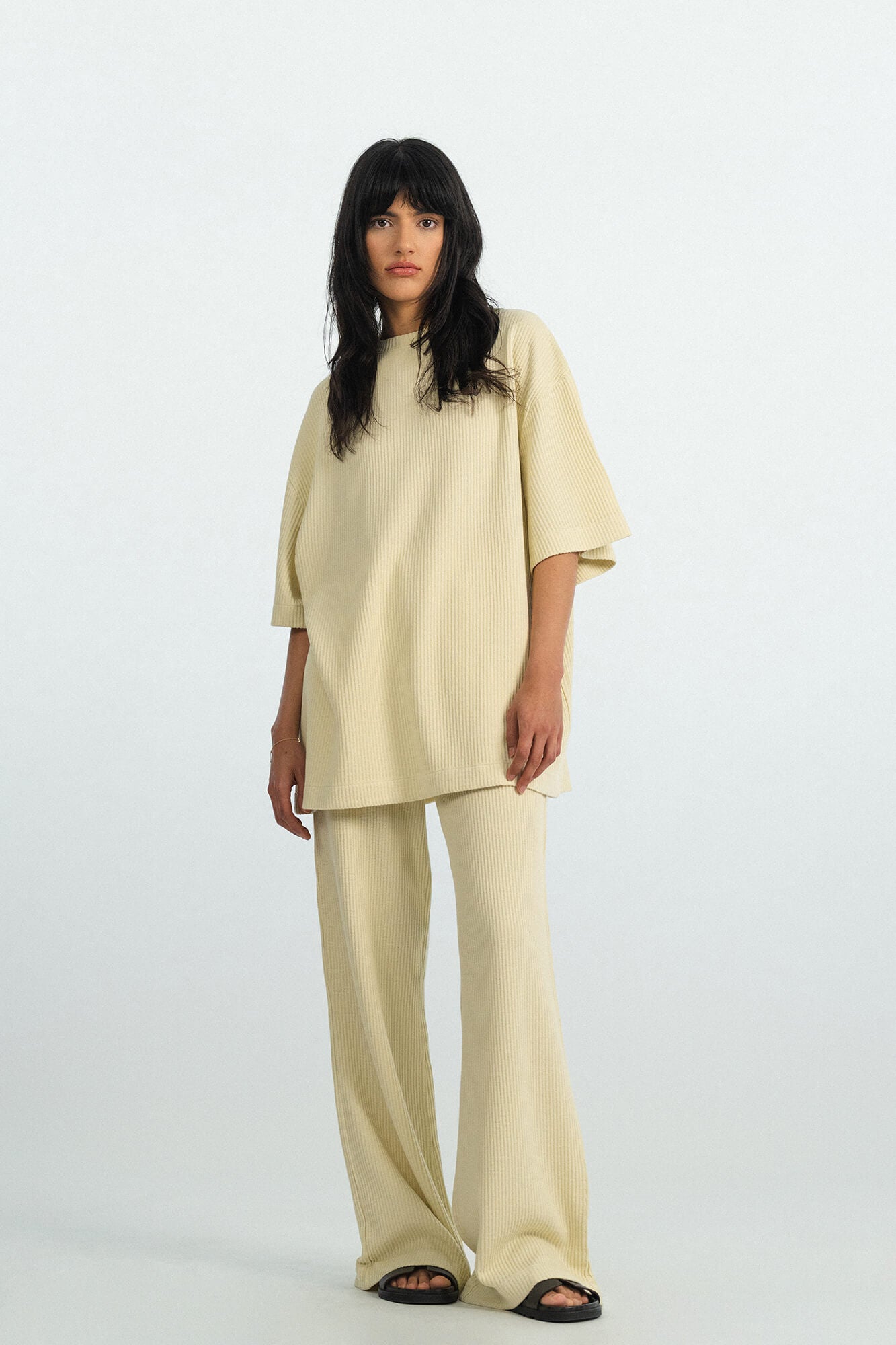 T-Shirt Skye in Butter von vorne by VIVAL.STUDIO