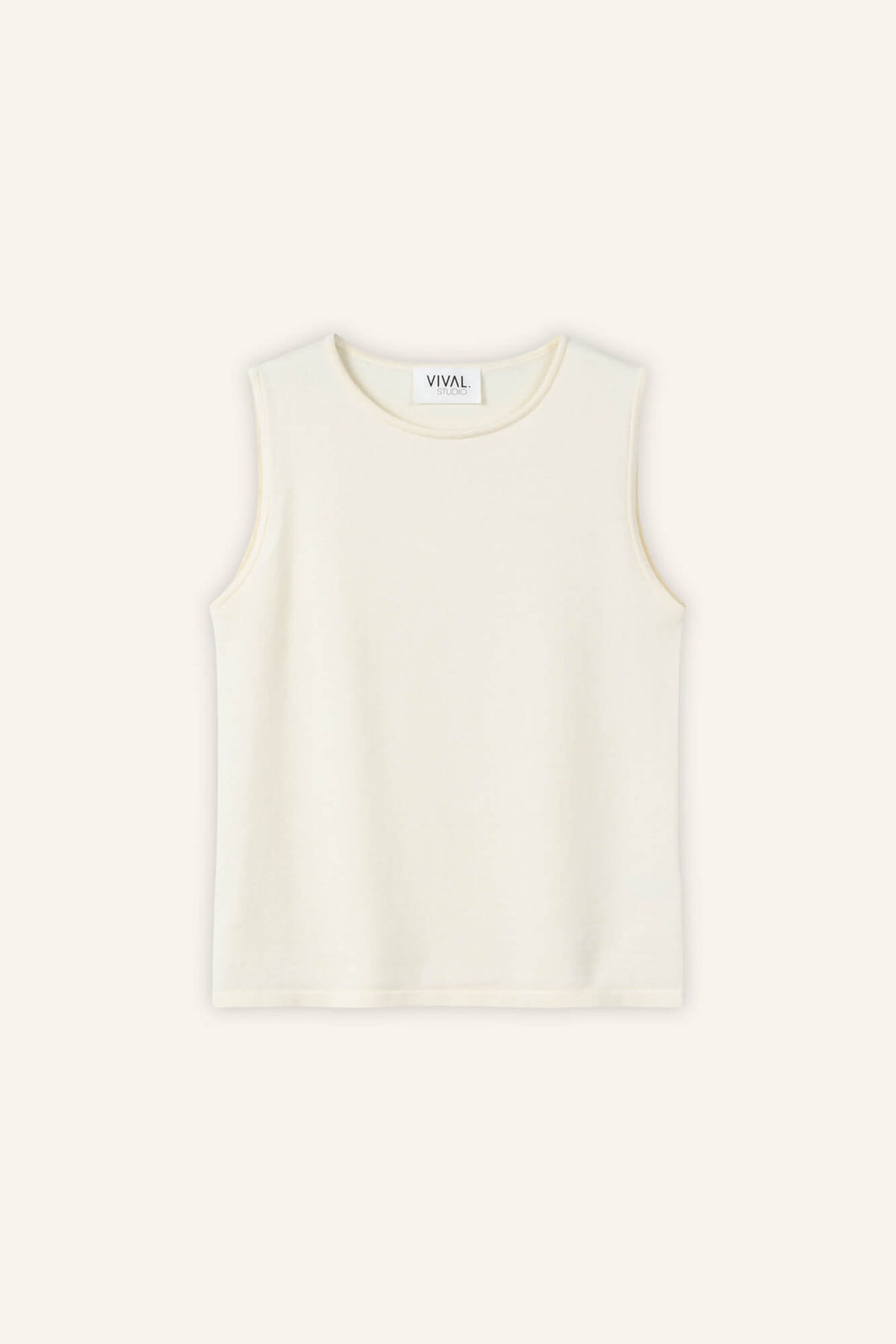 Top Blair in Offwhite von vorne by VIVAL.STUDIO