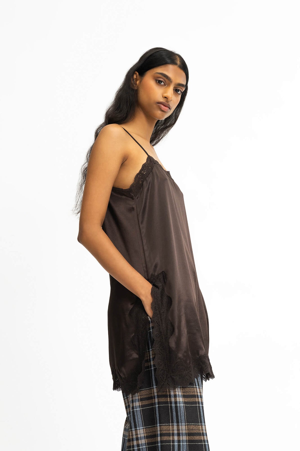 Top Lacie Dunkelbraun von der Seite by VIVAL.STUDIO