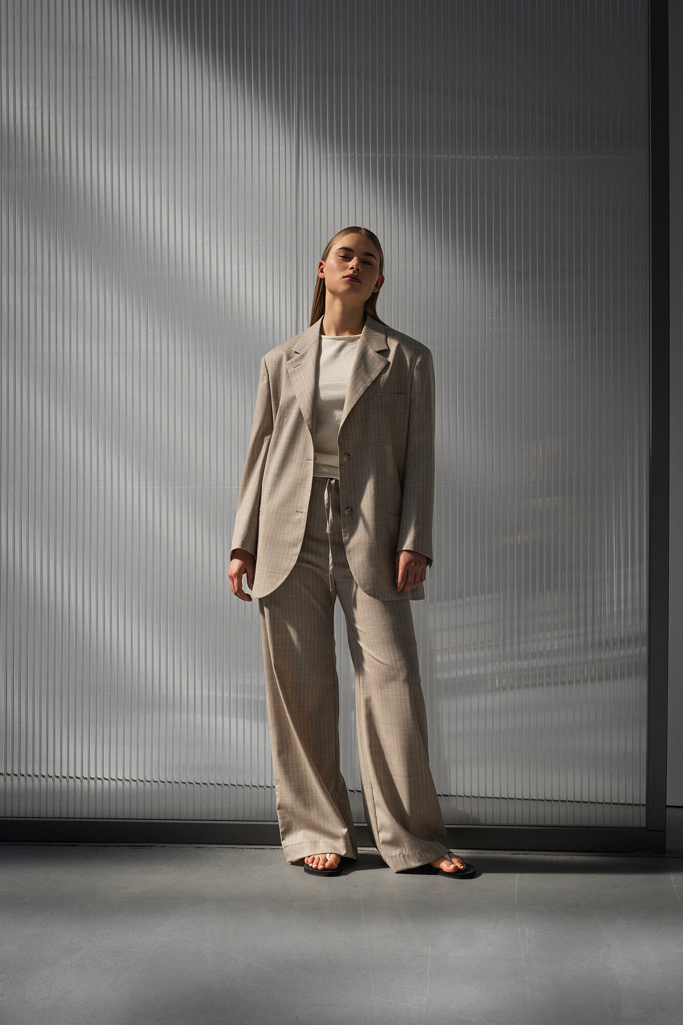 Blazer Livia und Hose Liv in Beige Nadelstreifen by VIVAL.STUDIO