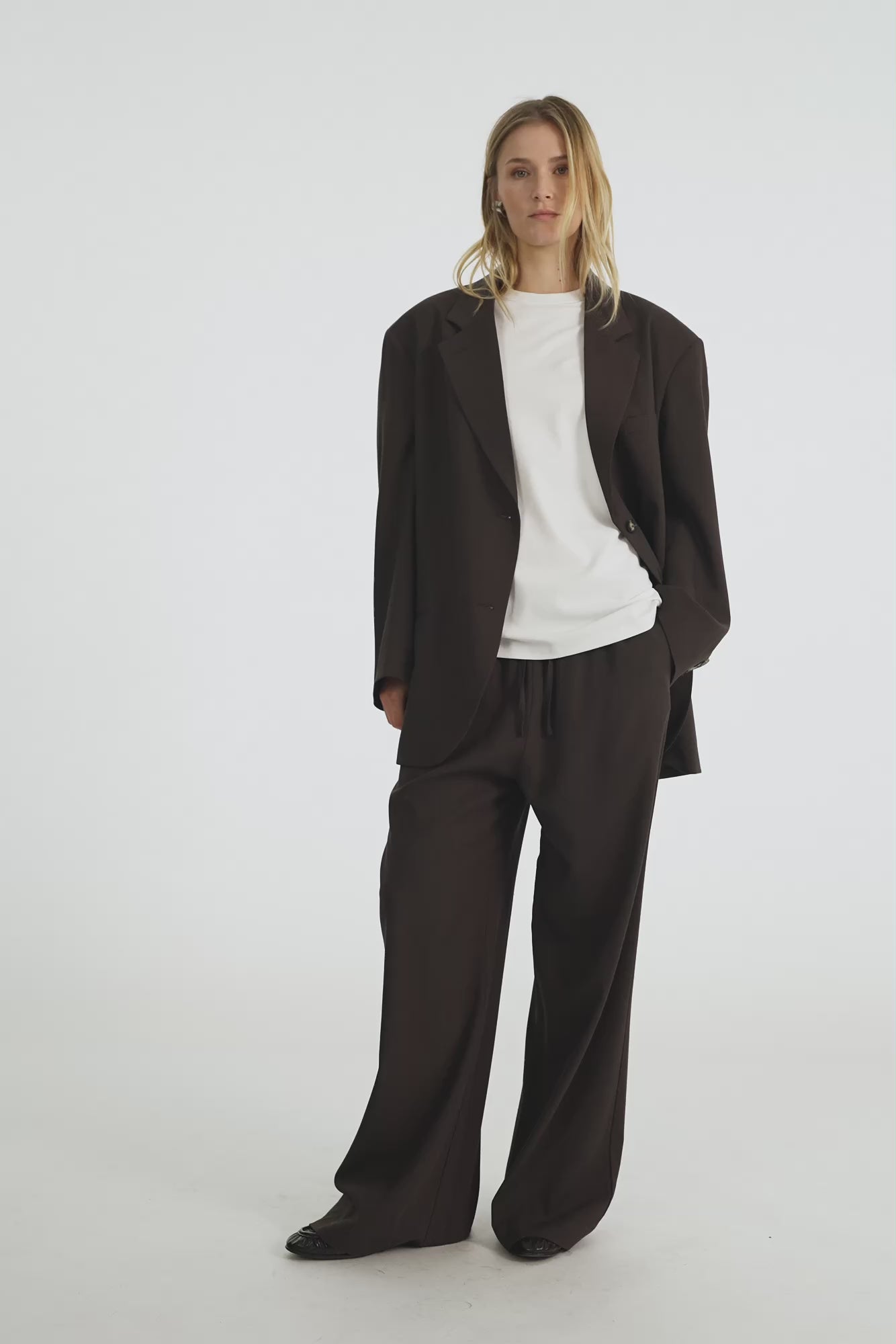 Blazer Liv in Dunkelbraun Video by VIVAL.STUDIO