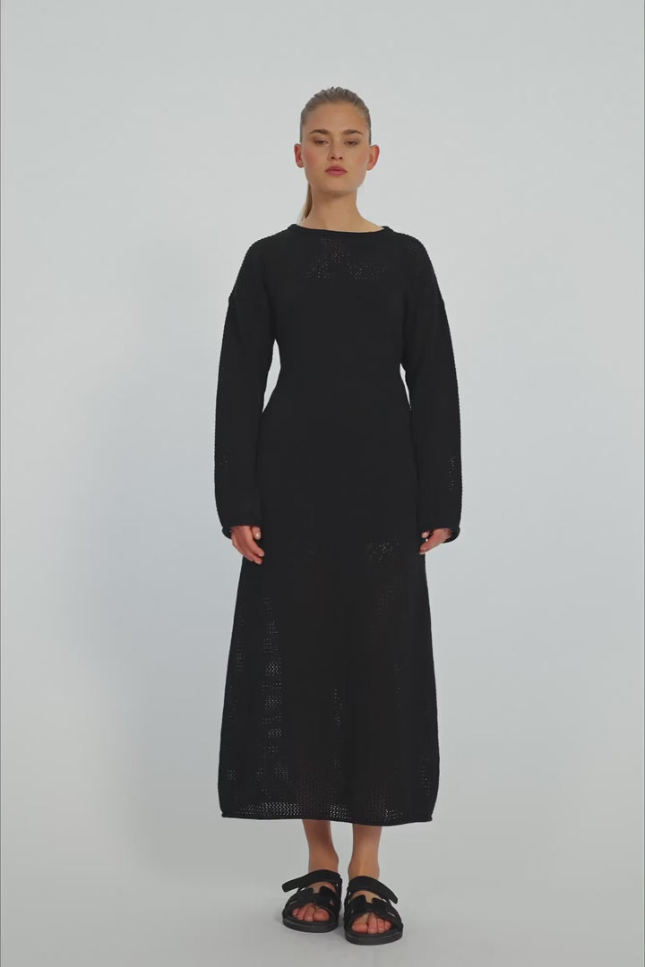 Kleid Clea in Schwarz von vorne by VIVAL.STUDIO