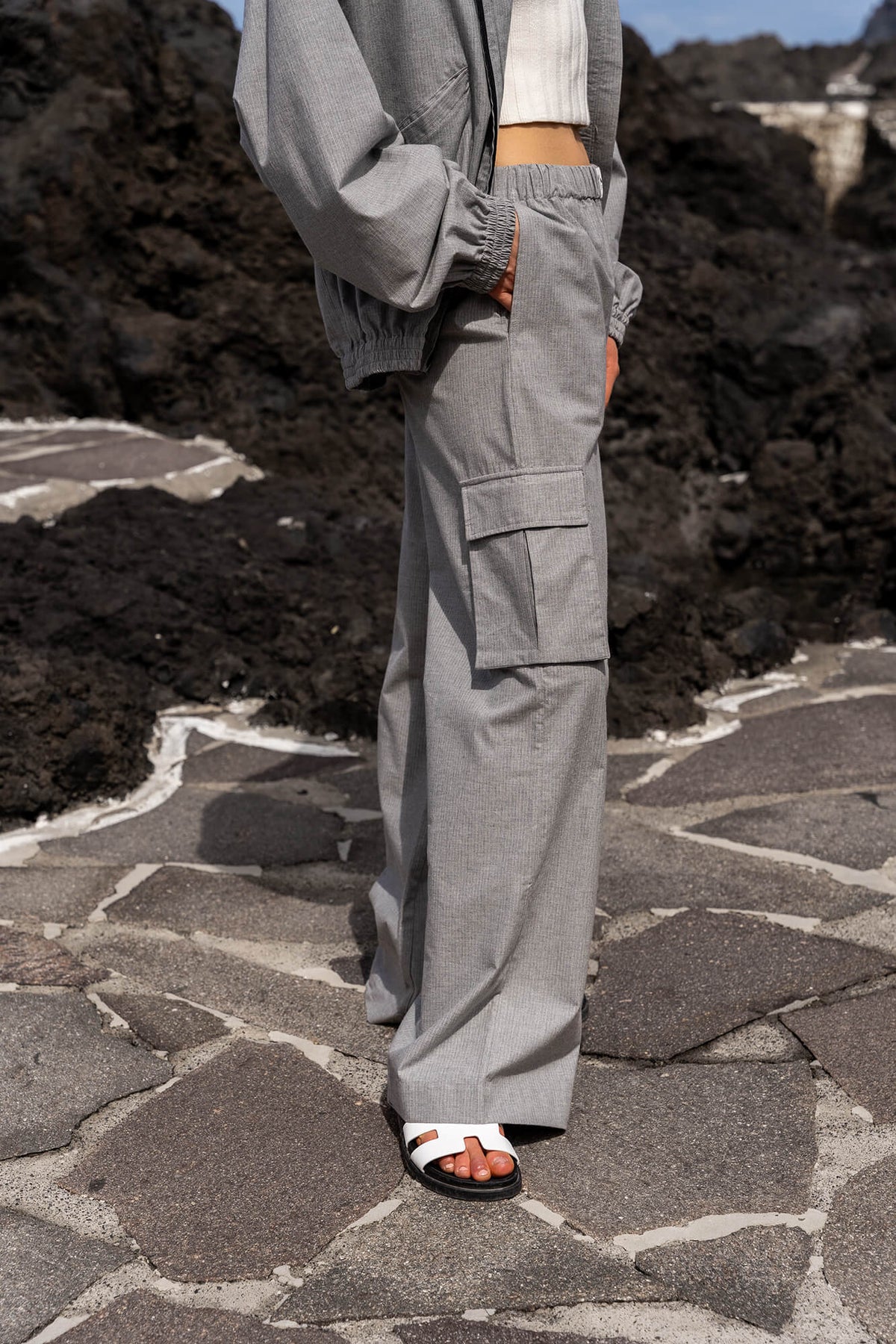 Hose Kim in hellgrau by VIVAL.STUDIO