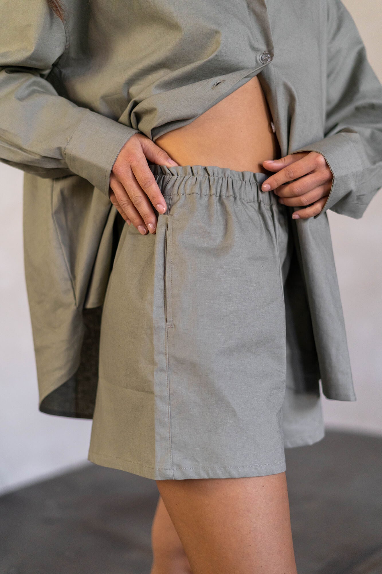 Shorts Liv in khaki by VIVAL.STUDIO